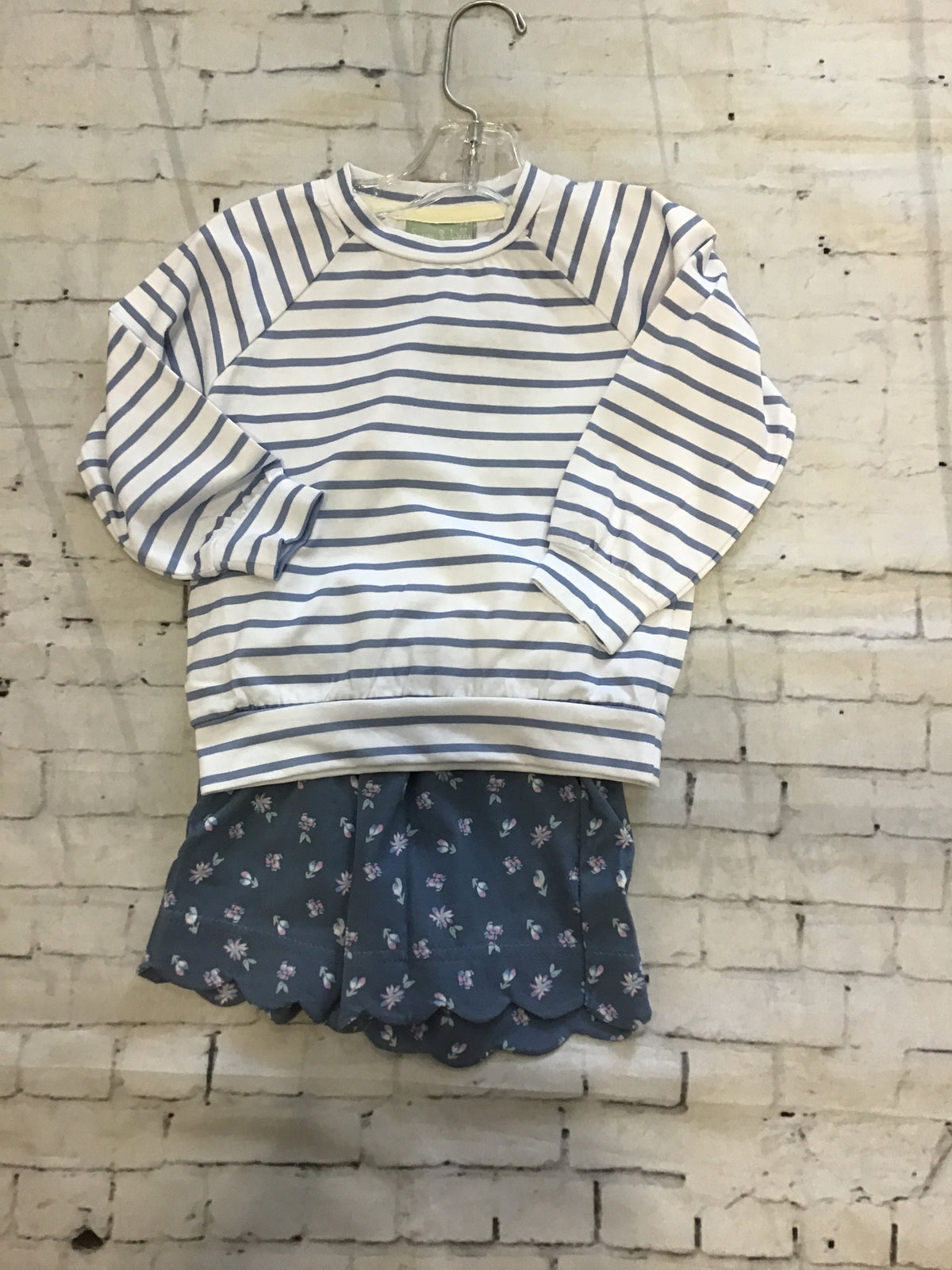 blue/floral scalloped short