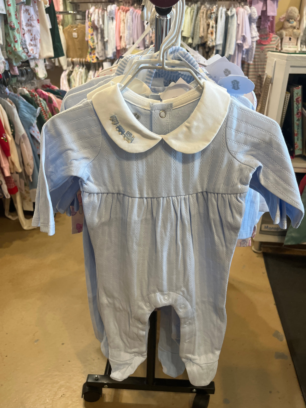 sleeper w/train on collar